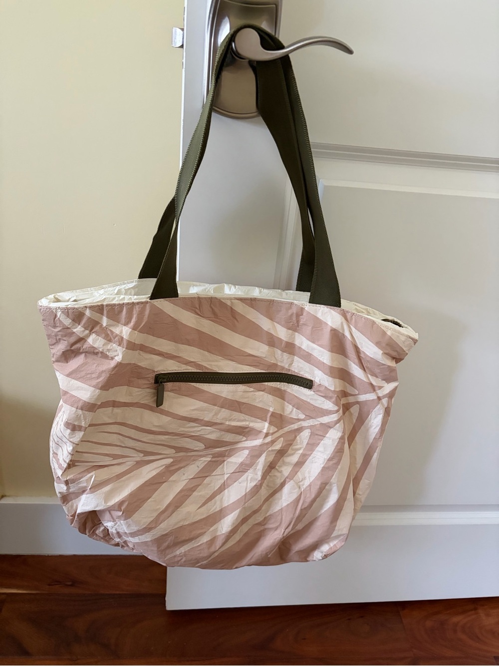 Aloha Collection Palm Day Tripper Tote Bag - Picture 2 of 11